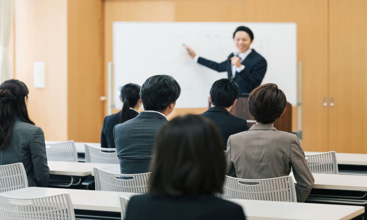 研修講師の男性